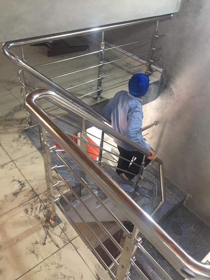 Cầu thang inox 2